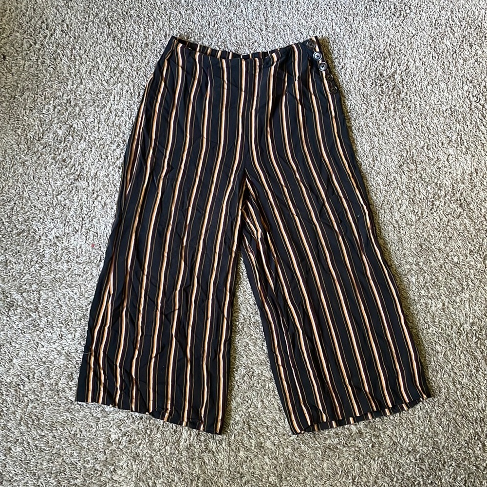 Capri pants, super light and flowy, Size M, Xhilaration